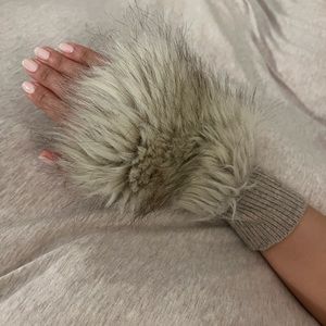 Club Monaco Cashmere/ faux fur hand warmer